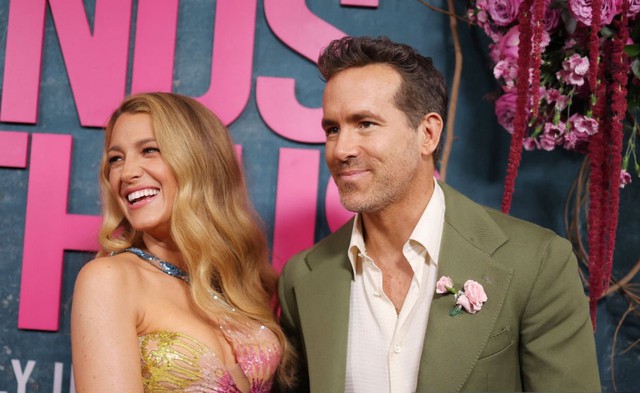 Vợ chồng Ryan Reynolds - Blake Lively đụng độ ngoài phòng vé- Ảnh 5. Vợ chồng Ryan Reynolds - Blake Lively đụng độ ngoài phòng vé- Ảnh 5.