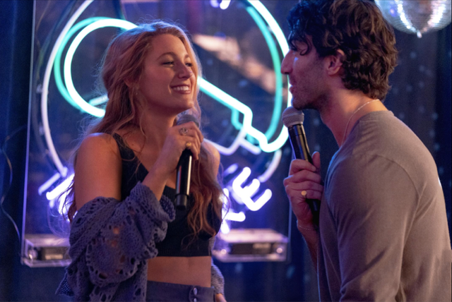 Vợ chồng Ryan Reynolds - Blake Lively đụng độ ngoài phòng vé- Ảnh 2. Vợ chồng Ryan Reynolds - Blake Lively đụng độ ngoài phòng vé- Ảnh 2.
