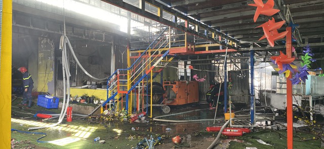 Cháy kho lạnh 2 tầng chứa thực phẩm ở Vĩnh Long- Ảnh 2.
