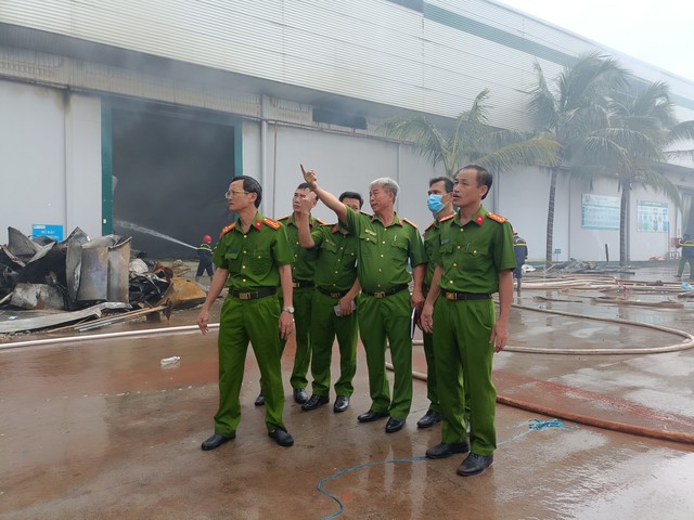  Hơn 4.000 m2 nhà xưởng đổ sập- Ảnh 2.