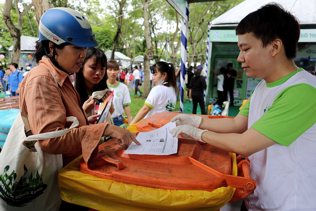 Phân loại rác tại nguồn vẫn khó- Ảnh 2.