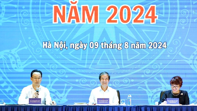 Bộ trưởng GD-ĐT: Bức tranh tuyển sinh cho thấy 'truyền thống chen lấn xô đẩy còn mạnh lắm'- Ảnh 1.