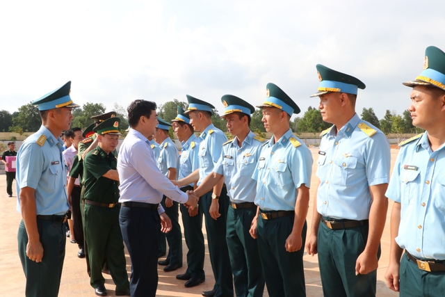 Trung đoàn 920 thuộc Trường Sĩ quan không quân tiếp quản sân bay quân sự Phan Thiết- Ảnh 1.