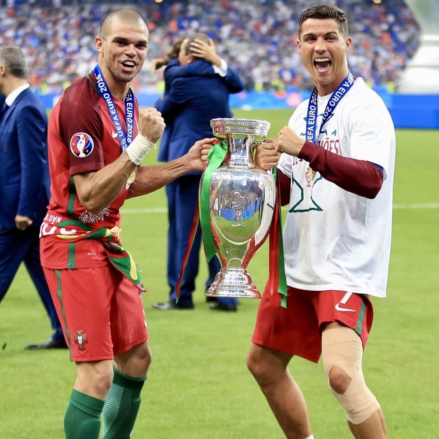 Hành động bất ngờ của Ronaldo khi Pepe giải nghệ, De Gea có bến đỗ mới- Ảnh 2.