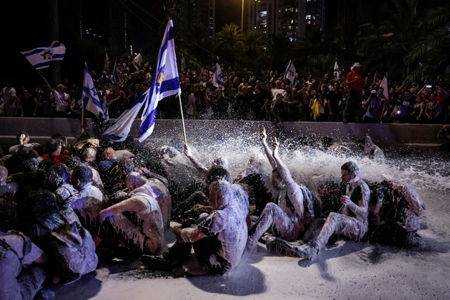 'Biển người bất tận' tại Israel biểu tình sau vụ 6 con tin thiệt mạng tại Gaza- Ảnh 1. 'Biển người bất tận' tại Israel biểu tình sau vụ 6 con tin thiệt mạng tại Gaza- Ảnh 1.