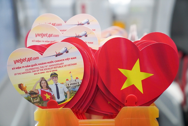 Rực rỡ cờ đỏ sao vàng mừng kỷ niệm Quốc khánh 2.9 trên các chuyến bay Vietjet- Ảnh 3.