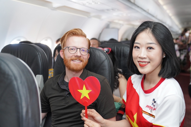 Rực rỡ cờ đỏ sao vàng mừng kỷ niệm Quốc khánh 2.9 trên các chuyến bay Vietjet- Ảnh 4.