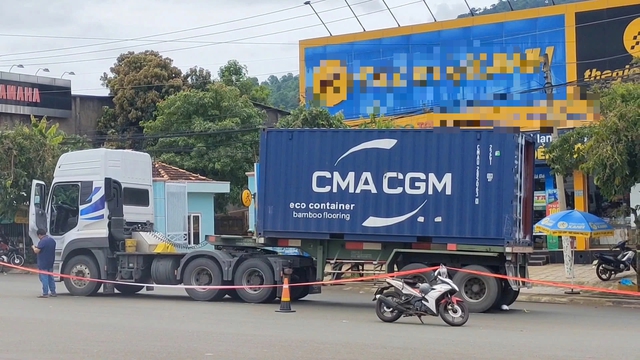 Bình Phước: Tạm giữ tài xế container va chạm xe máy khiến 2 dì cháu tử vong- Ảnh 1.