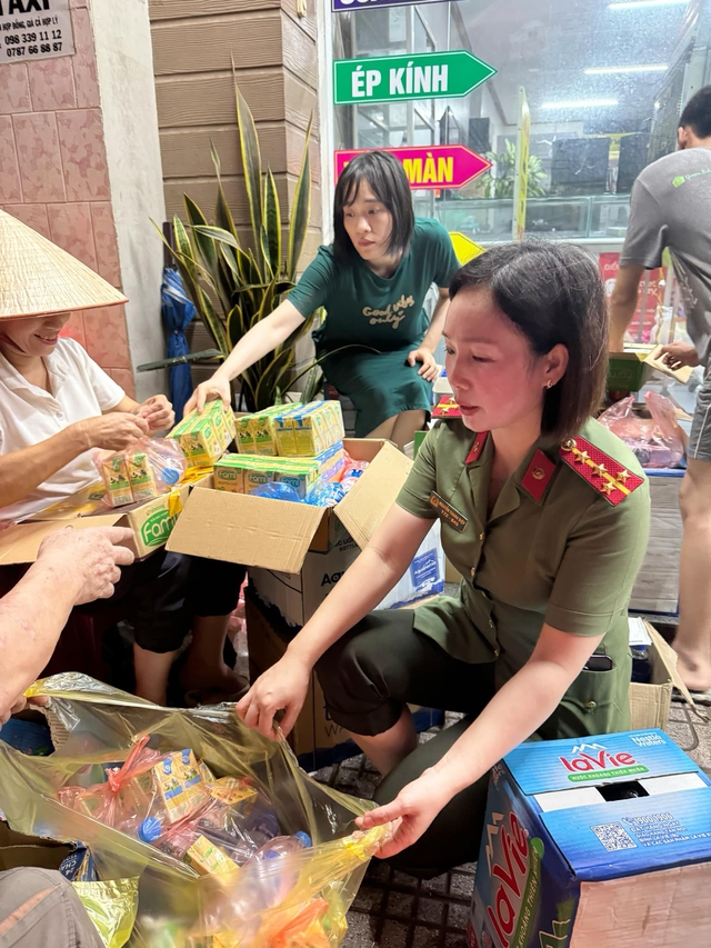 Xuyên đêm vượt lũ đi cứu giúp bà con ở Thái Nguyên: 'Xót lắm, đồng bào mình...'- Ảnh 8.