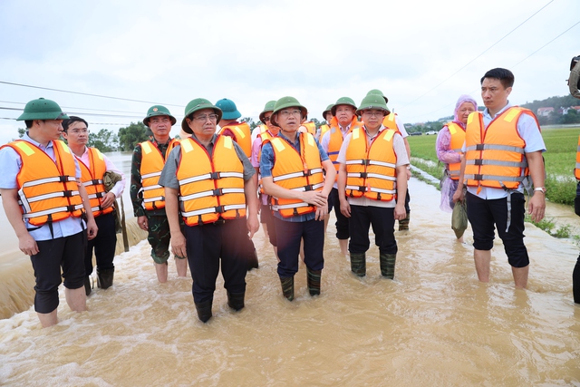 Thủ tướng thị sát tâm lũ Bắc Giang - Ảnh 3.