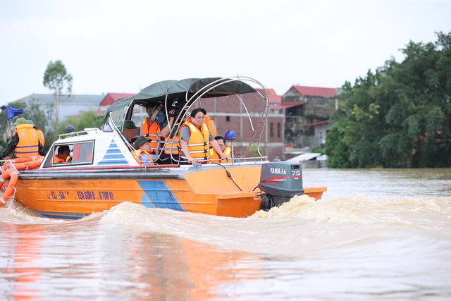 Thủ tướng thị sát tâm lũ Bắc Giang- Ảnh 1.