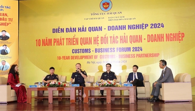 'Vua hàng hiệu' Johnathan Hạnh Nguyễn: 'Thủ tục hải quan còn phức tạp, cần chuẩn hóa'- Ảnh 1.