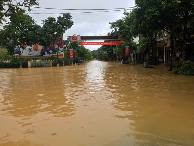 Hiện trường hỗn độn vụ sạt lở đất ở Lào Cai, giải cứu cháu bé bị vùi lấp- Ảnh 7.