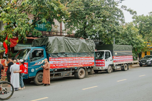 Cán bộ, nhân dân Quảng Trị góp tiền của giúp người dân vùng bão lũ- Ảnh 3.