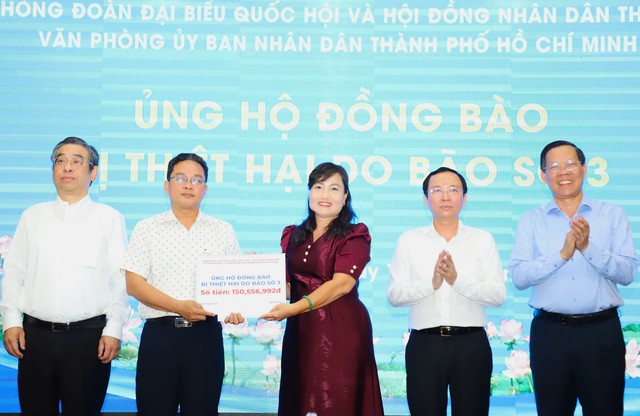Lãnh đạo, công chức TP.HCM tiếp tục ủng hộ đồng bào miền Bắc- Ảnh 1.