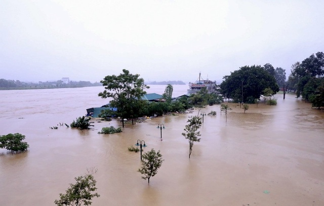 Thủ tướng chỉ đạo ứng phó lũ lớn trên sông Hồng - sông Thái Bình- Ảnh 1.