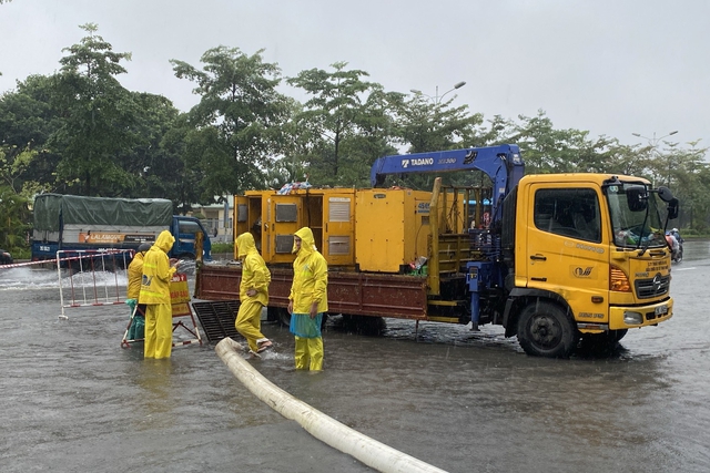 Mưa lớn diện rộng, Hà Nội cảnh báo hàng loạt điểm ngập úng- Ảnh 1.