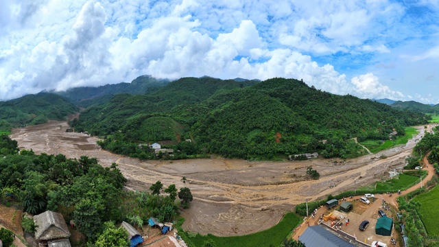 Miền Bắc đón mưa lớn trước không khí lạnh, người dân cần đề phòng điều gì?- Ảnh 1.