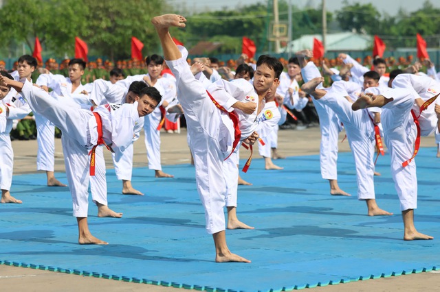 Học viên ĐH Cảnh sát nhân dân biểu diễn võ thuật trong lễ khai giảng- Ảnh 7.