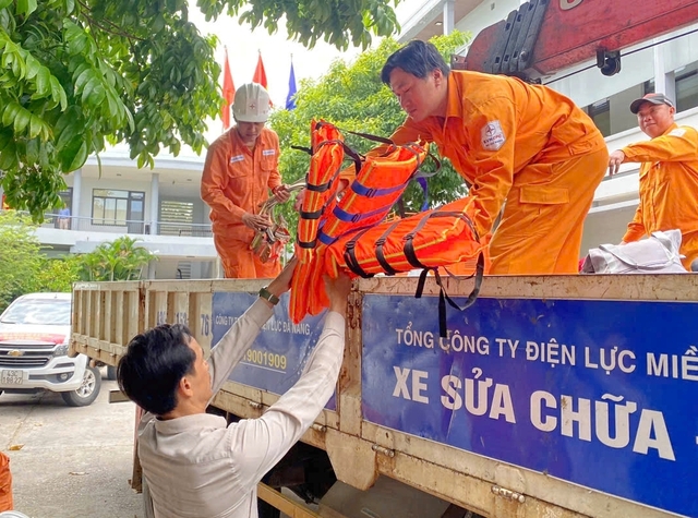 PC Đà Nẵng xuất quân hỗ trợ PC Quảng Ninh khắc phục sự cố lưới điện - Ảnh 1.