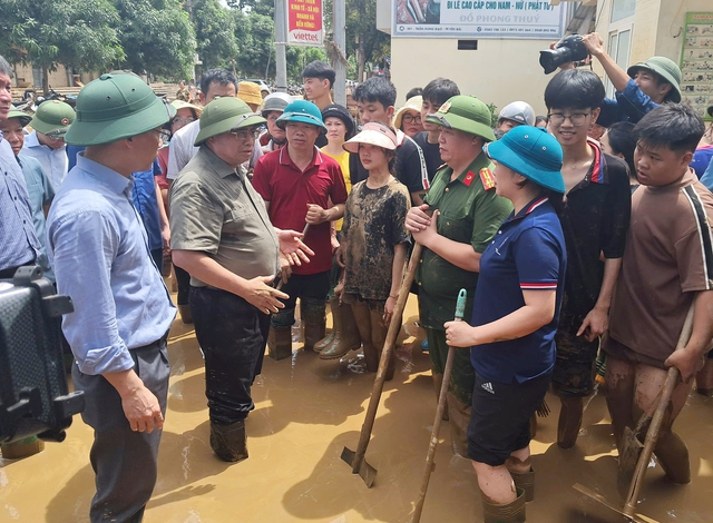 Thủ tướng hoãn họp, kiểm tra ứng phó sau mưa lũ tại các tỉnh phía bắc- Ảnh 1.