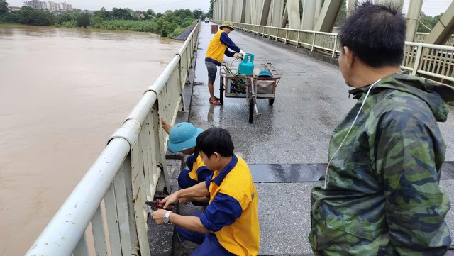 Bác thông tin cầu Hàm Rồng bị nứt- Ảnh 1.