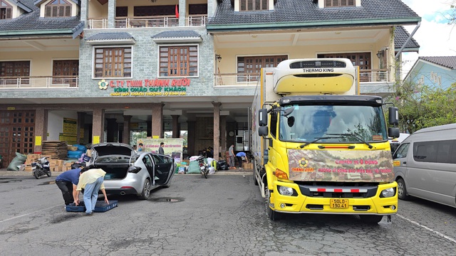 Người Đà Lạt chung tay chế biến thực phẩm, gửi hàng hóa giúp miền Bắc- Ảnh 8.