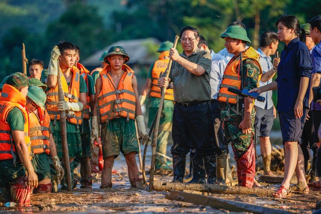 Thủ tướng bật khóc trong phiên họp khắc phục hậu quả siêu bão Yagi- Ảnh 2.