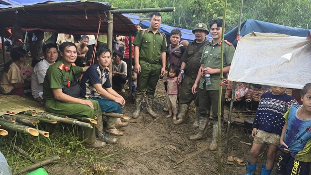 Trưởng thôn kể về quyết định 'sinh tử' sơ tán 115 người ở Lào Cai lên núi, tránh đại họa lũ quét- Ảnh 1.