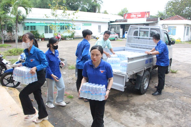 Thanh niên Cần Thơ góp sức hỗ trợ đồng bào bị thiệt hại do bão số 3- Ảnh 3.