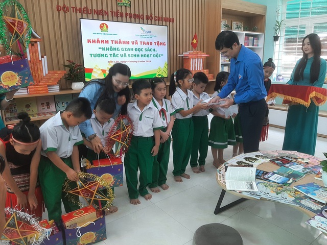 T.Ư Đoàn trao tặng công trình “Không gian đọc sách, tương tác và sinh hoạt Đội”- Ảnh 2.