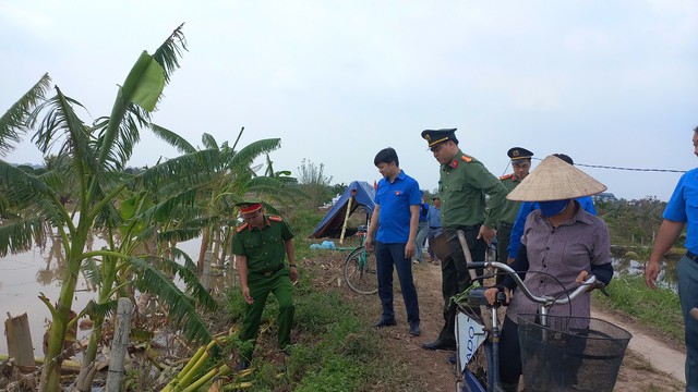 T.Ư Đoàn thăm, tặng quà người dân bị ảnh hưởng bởi bão số 3 ở Hải Dương- Ảnh 2.