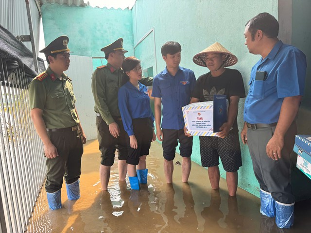 T.Ư Đoàn thăm, tặng quà người dân bị ảnh hưởng bởi bão số 3 ở Hải Dương- Ảnh 7.