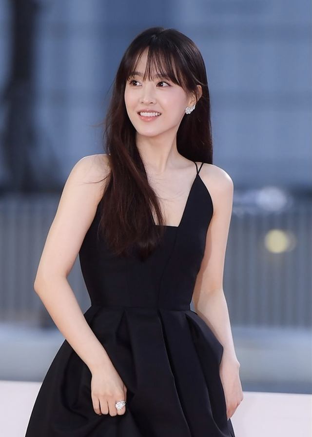 'Cô nàng mạnh mẽ Do Bong Soon' Park Bo Young đến Nha Trang- Ảnh 3.