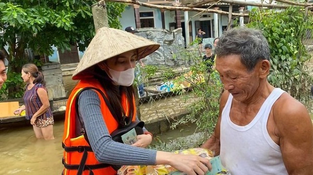 Nghệ sĩ lan tỏa tinh thần thiện nguyện trong bão lũ: Chung tay xoa dịu nỗi đau đồng bào- Ảnh 2.