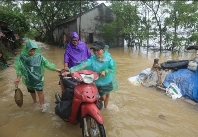 Hà Nội còn hơn 30.500 người đang sơ tán vì ngập lụt sau bão số 3- Ảnh 1.