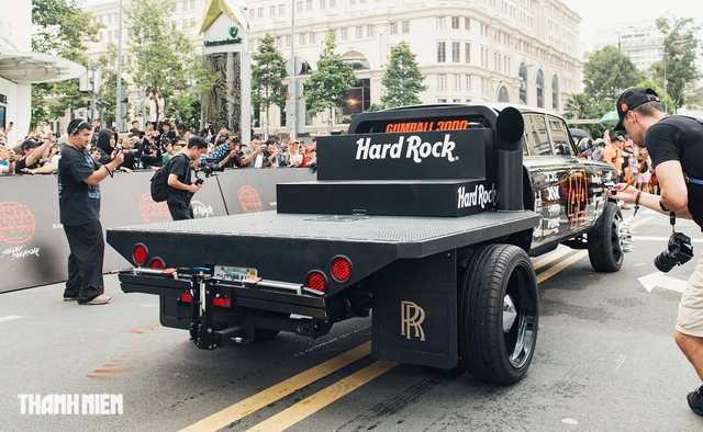 Bán tải Rolls-Royce, 'hàng độc' tại ngày hội siêu xe Gumball 3000- Ảnh 3.