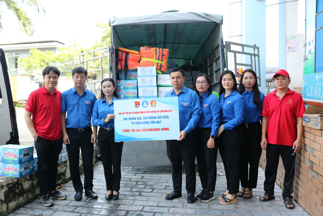 T.Ư Đoàn thăm, tặng quà cho người dân bị thiệt hại do mưa lũ tại Bắc Kạn- Ảnh 1.