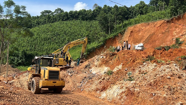 Trưởng công an xã ở Yên Bái đột quỵ trong ca trực khắc phục hậu quả bão lũ- Ảnh 1.