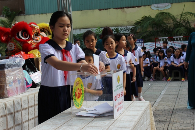 Học sinh, phụ huynh TP.HCM nghẹn ngào xem video miền Bắc trong bão lũ- Ảnh 3.