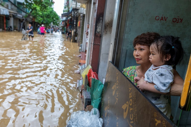 UNICEF Việt Nam chung tay khắc phục thiệt hại bão lũ- Ảnh 4.