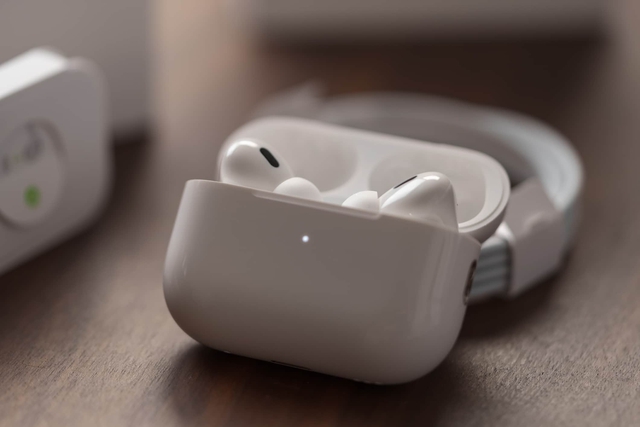 iOS 18 bổ sung 6 tính năng 'xịn' cho tai nghe AirPods Pro 2- Ảnh 1.