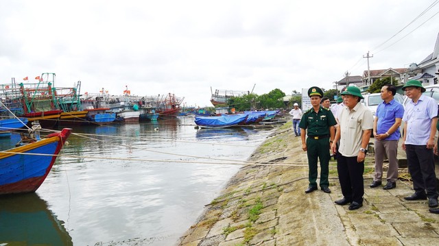 Phó chủ tịch thường trực tỉnh Quảng Trị: Chống bão phải coi tính mạng người dân trên hết- Ảnh 1.