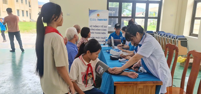 Chung tay chăm sóc sức khỏe bà con vùng lũ Tuyên Quang- Ảnh 3.