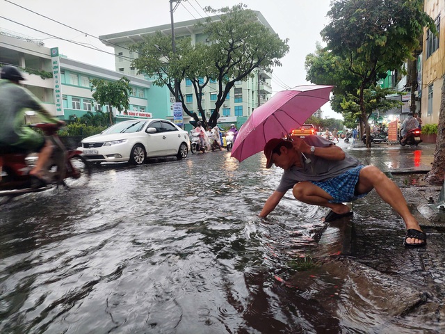 Thành ủy Đà Nẵng lập 7 đoàn kiểm tra công tác phòng chống bão số 4- Ảnh 1.