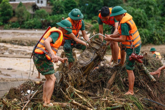 Trưng bày hình ảnh, hiện vật Làng Nủ để cảnh báo về sự tàn phá của bão lũ- Ảnh 1.