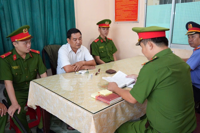 Hậu Giang: Bắt cựu nhân viên phòng TN-MT huyện Long Mỹ- Ảnh 1.