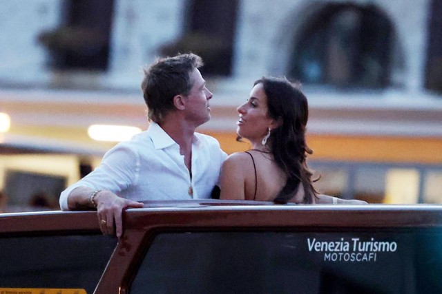 Brad Pitt tình tứ bên bạn gái kém 29 tuổi trên thảm đỏ Venice- Ảnh 5.