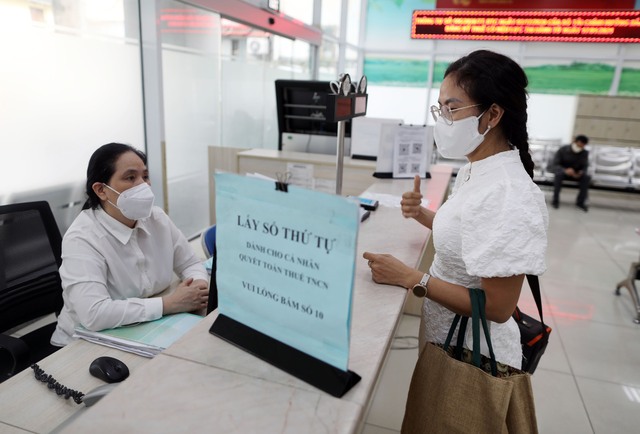 Cá nhân, doanh nghiệp bị ảnh hưởng bão lũ làm thủ tục gì để được giảm thuế?- Ảnh 1.