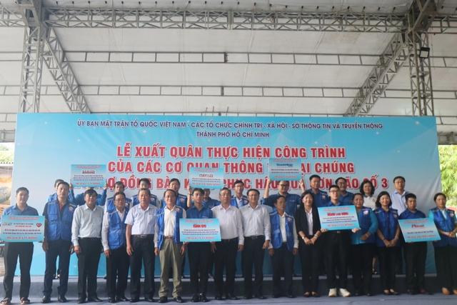 TP.HCM xuất quân hỗ trợ khắc phục hậu quả bão số 3 tại miền Bắc- Ảnh 1.